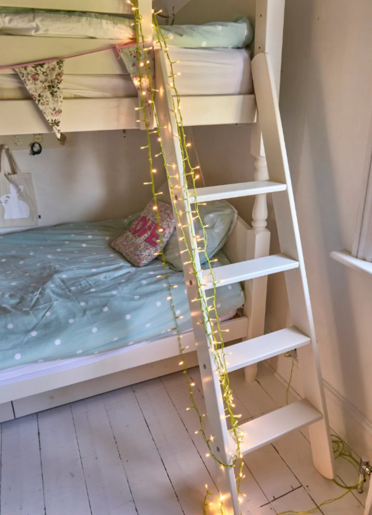 LED Pin Light, Lime (Mains Powered) - Image 4