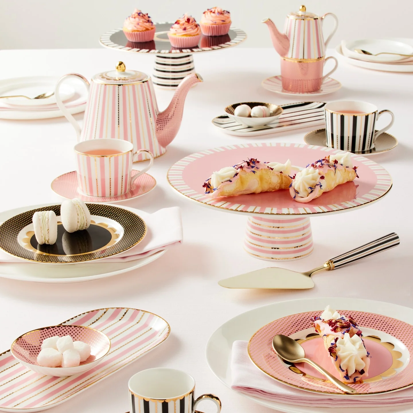 Maxwell & Williams Teas & C's Regency Cup & Saucer Set, Black - Image 4