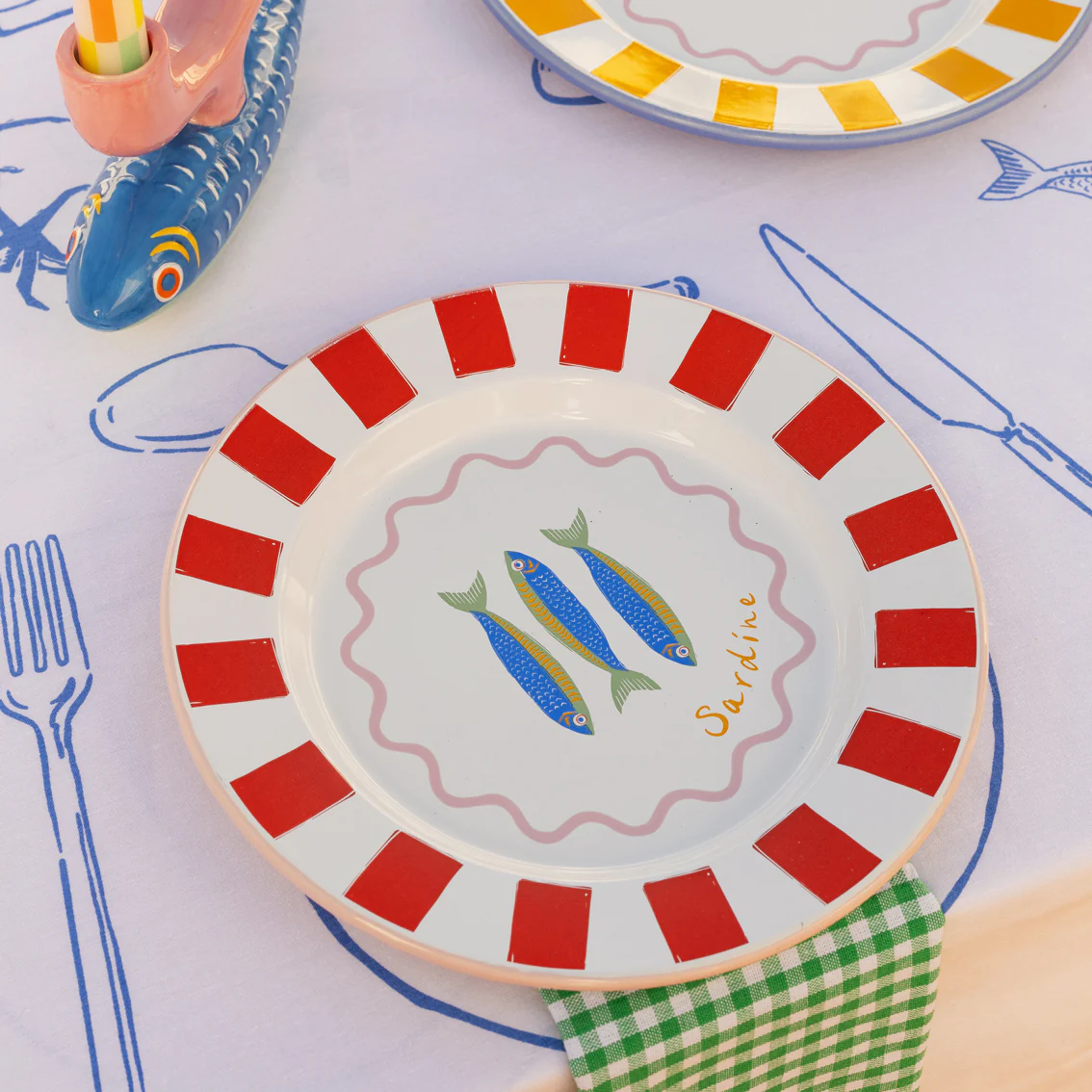 Talking Tables Bon Appetit Fish Enamel Dinner Plate, (25CM) - Image 3