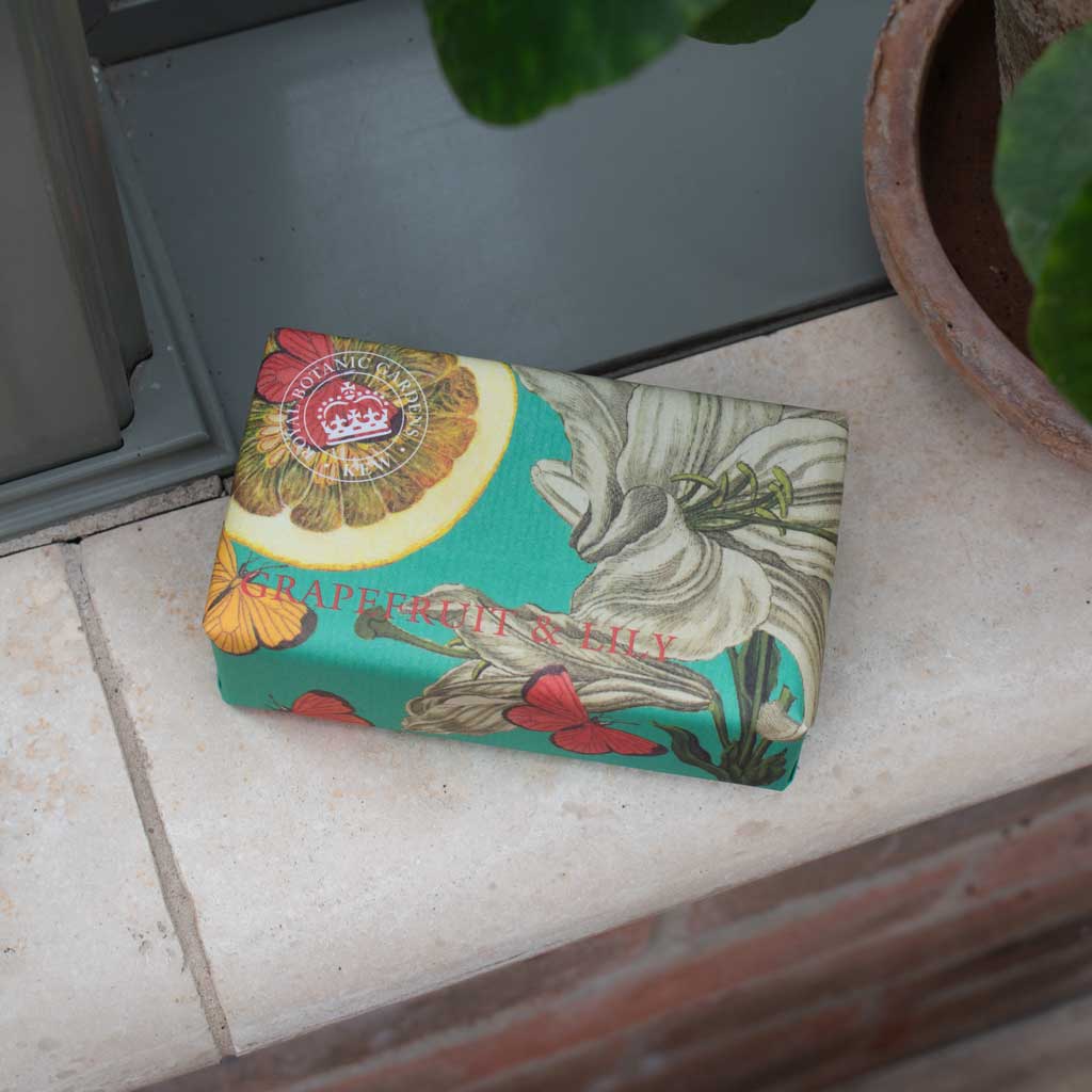 The English Soap Company Kew Gardens, Grapefruit and Lily Soap - Image 3