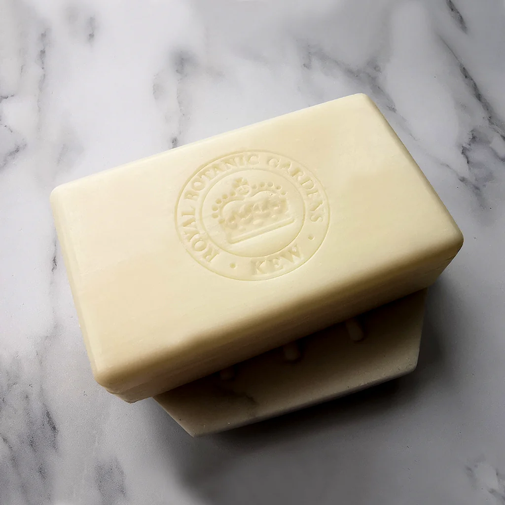 The English Soap Company Kew Gardens, Sandalwood And Pink Pepper Soap - Image 5