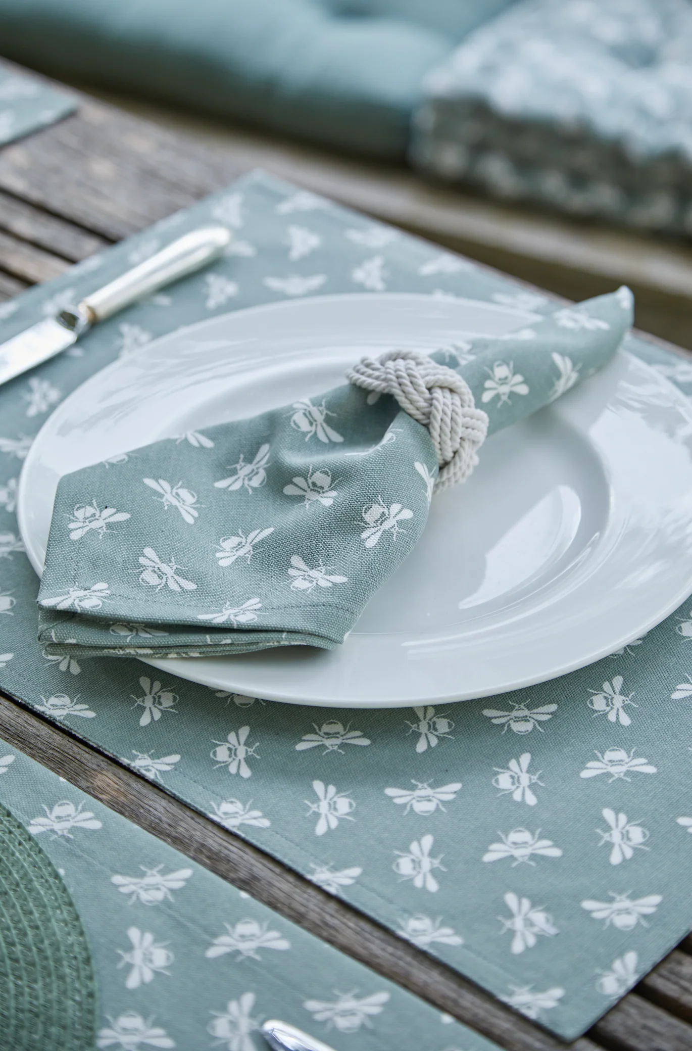 Walton & Co Bee Cotton Napkins, Moss (Set Of 4) - Image 2