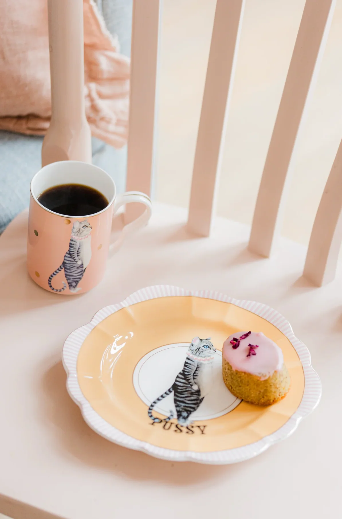 Yvonne Ellen Flower Shaped Sandwich Plate, Pussy Cat - Image 5