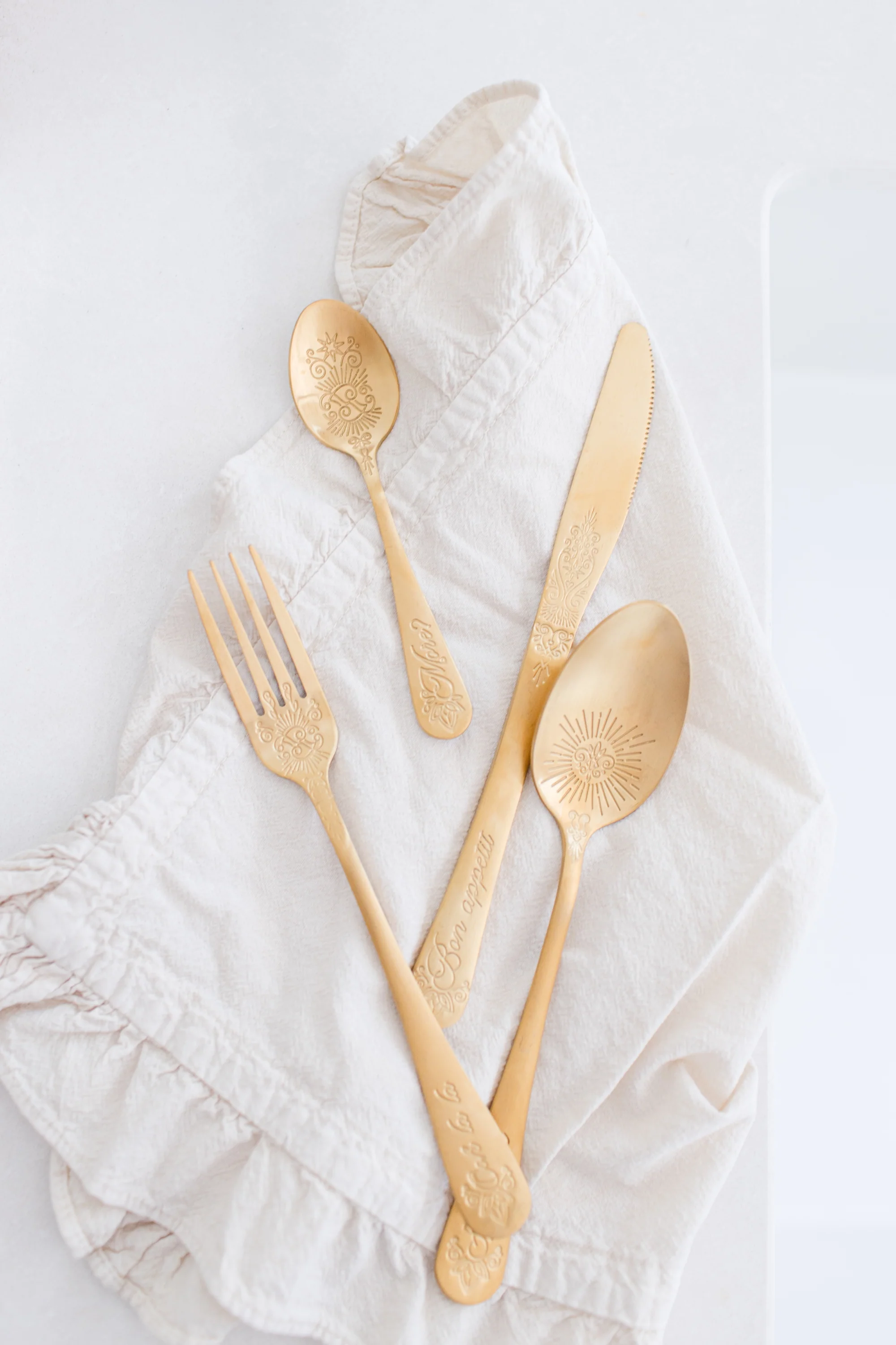 Yvonne Ellen Gold Cutlery Set (16 Pieces) - Image 4