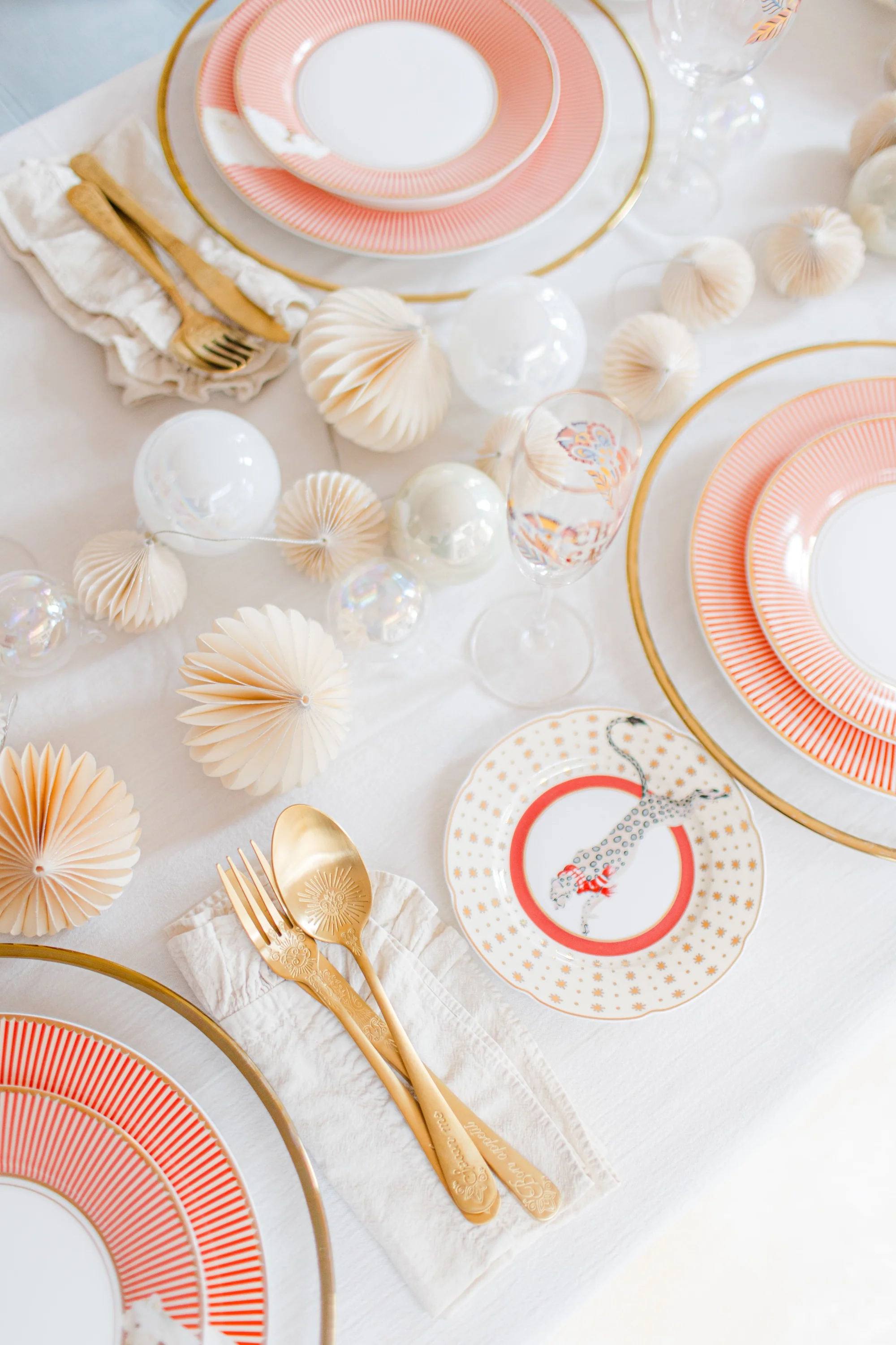 Yvonne Ellen Gold Cutlery Set (16 Pieces) - Image 8