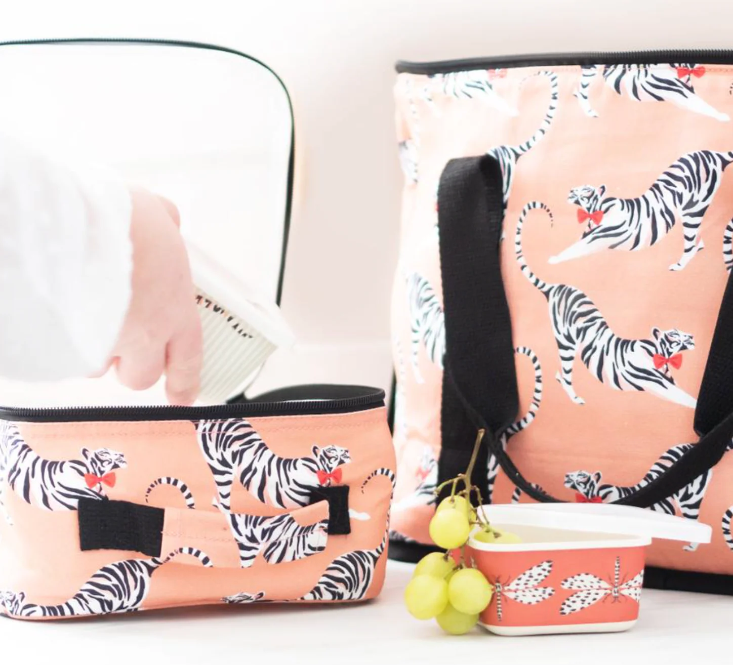 Yvonne Ellen Tiger Lunch/Picnic Bag - Image 8